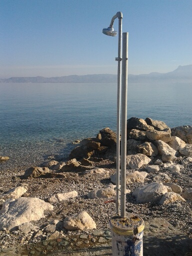 Grece- Vers Kiato plage douche